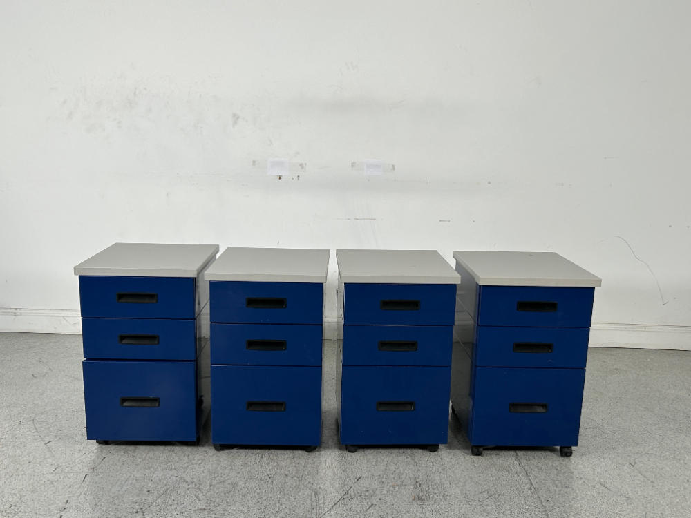 Image of Lot Of 3 Drawer Rolling Cabinets - Quantity 4